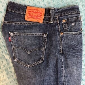 Levi’s. Size W33 L34. 501.